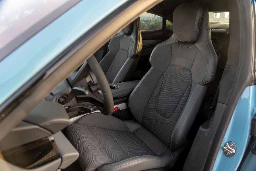 Интерьер Porsche Taycan 4S 2019 года  (WW) (фото 38 из 41)